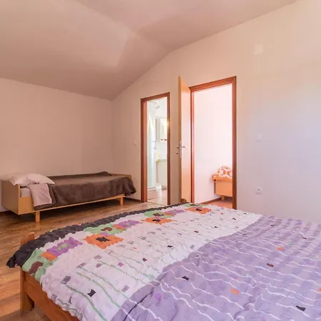 Holiday home 4 Bedroom Awesome In Pula *