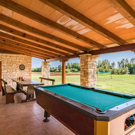 4 Bedroom Awesome In Pula