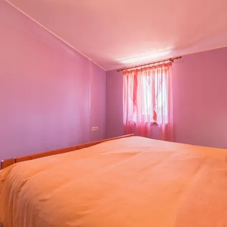 Holiday home 4 Bedroom Awesome In Pula *