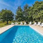 4 Bedroom Awesome In Vikendica Pula