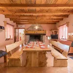 Vikendica 4 Bedroom Awesome In Pula