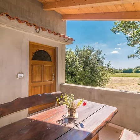 4 Bedroom Awesome In Pula Pola