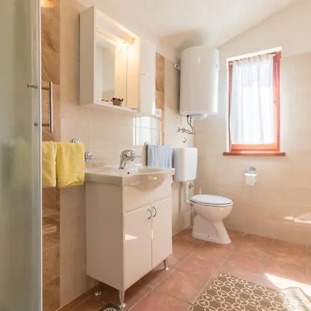 4 Bedroom Awesome In Pula Feriehus *