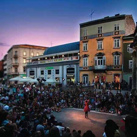 4 Bedroom Awesome In Pula *