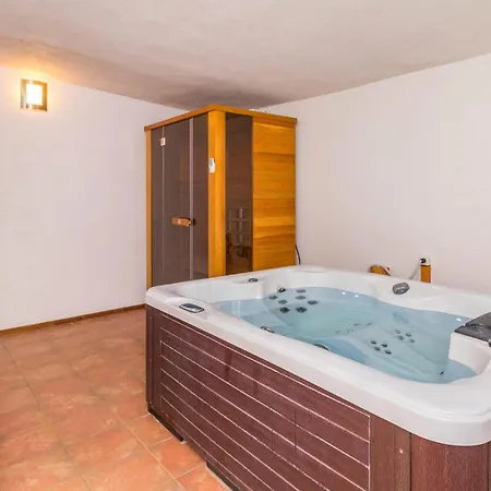 Casa vacanze 4 Bedroom Awesome In Pula