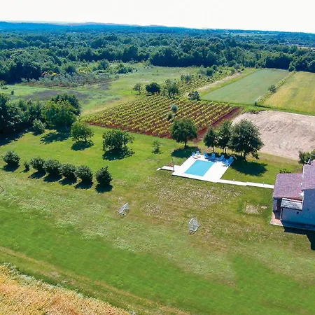 4 Bedroom Awesome In Pula * Pola