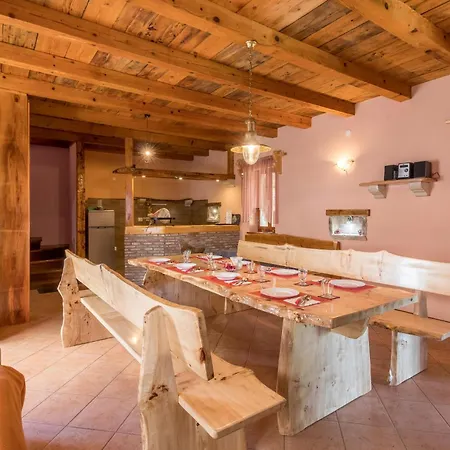 4 Bedroom Awesome In Pula Casa vacanze *