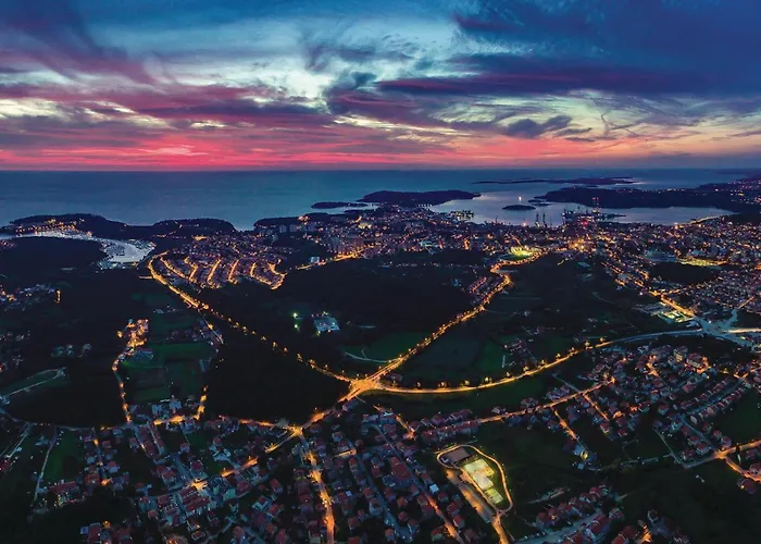 4 Bedroom Awesome In * Pula