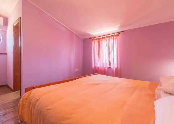 Vikendica 4 Bedroom Awesome In *