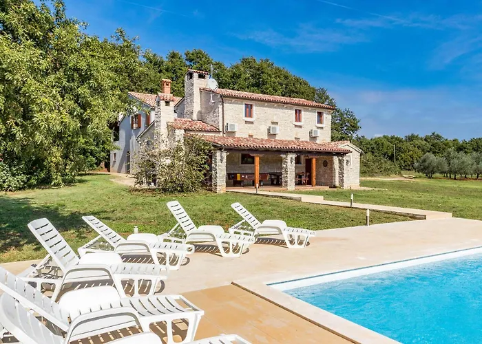 Vikendica 4 Bedroom Awesome In *