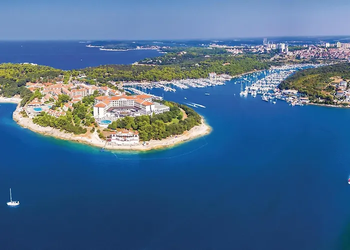 Vikendica 4 Bedroom Awesome In Pula