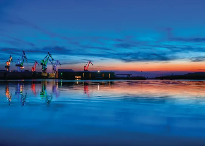 4 Bedroom Awesome In Vikendica Pula