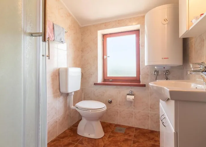 Vikendica 4 Bedroom Awesome In Pula