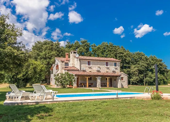 Vikendica 4 Bedroom Awesome In