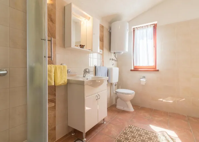 4 Bedroom Awesome In Casa de Férias *