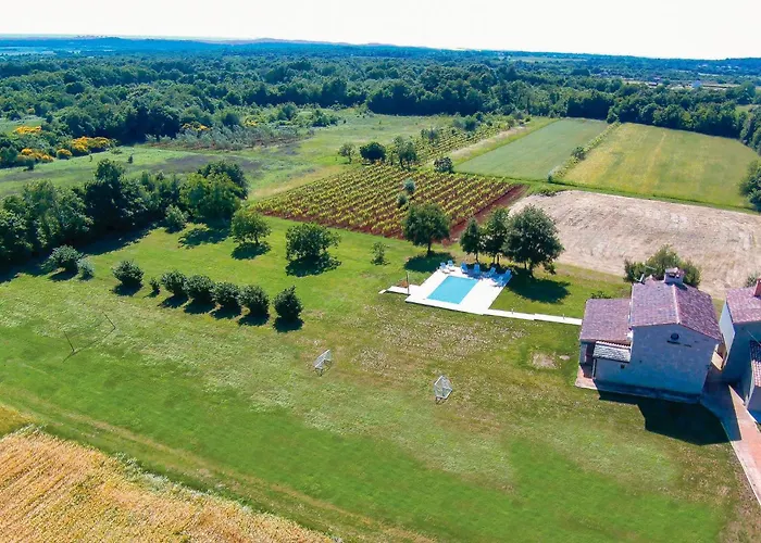 4 Bedroom Awesome In * Pula